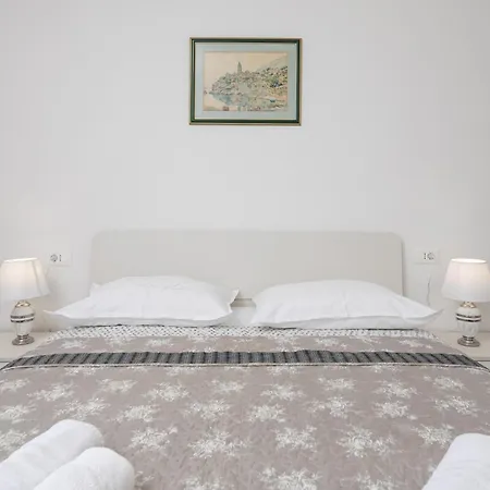 Bluetique Apartment Pisak